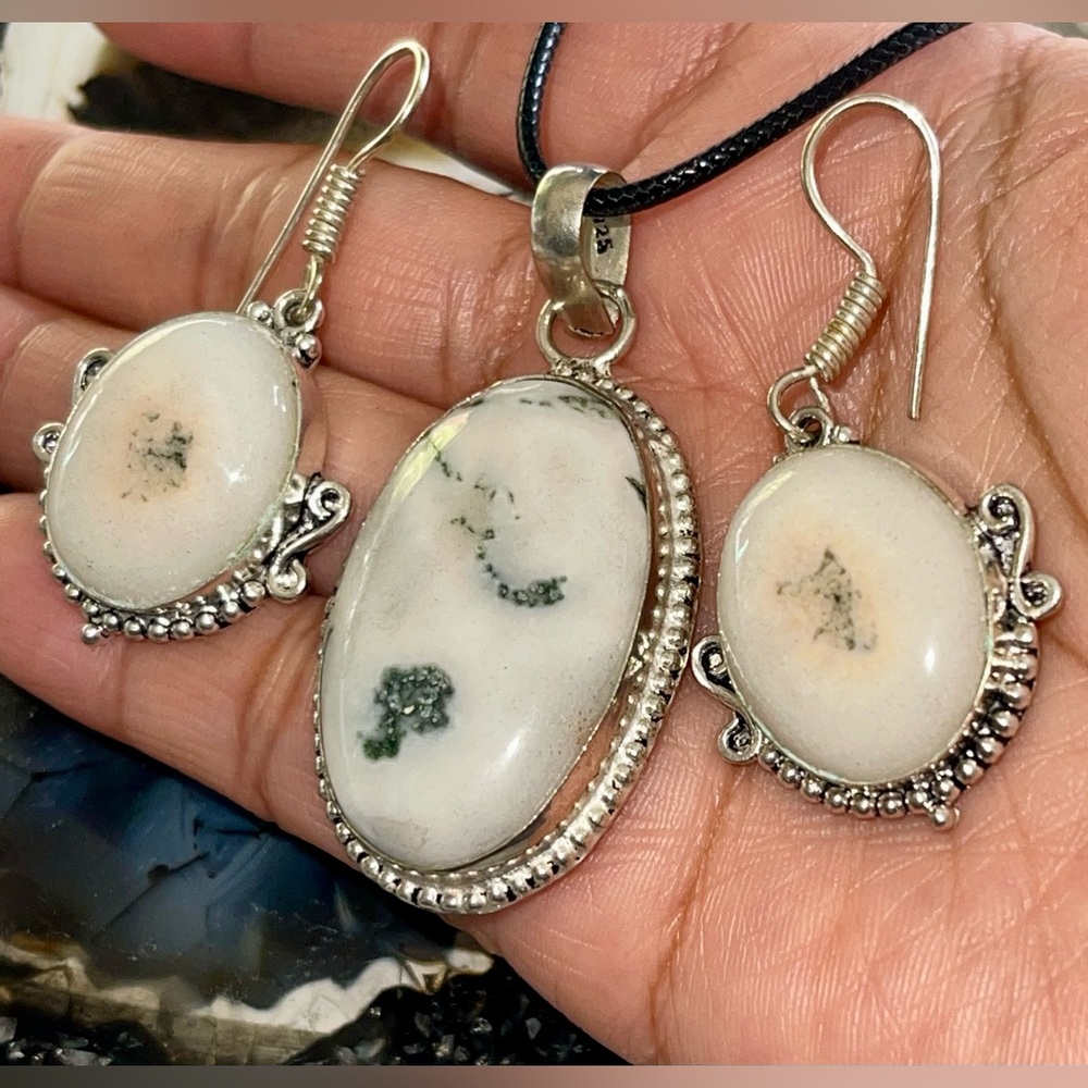 Pretty Tree Moss Agate Pendant & Earrings Set